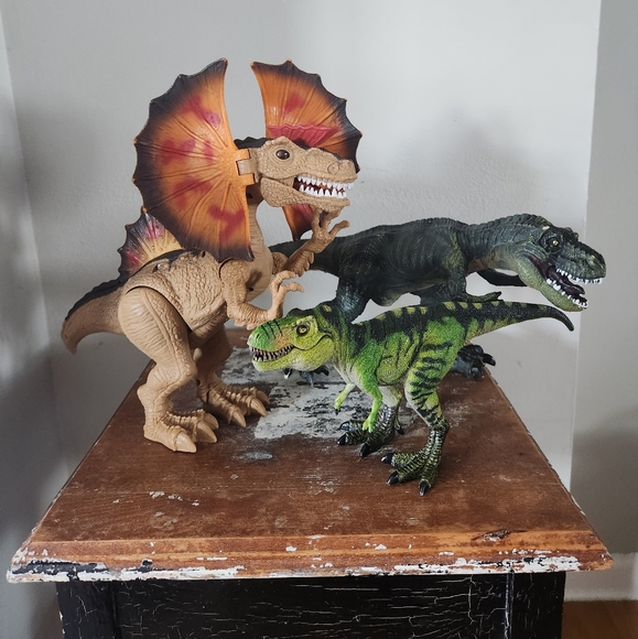 Dinosaur Figurine Lot - Picture 2 of 6
